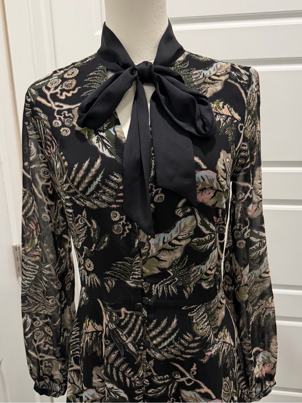 Floral Long Sleeve Black Maxi Dress with Leaf Print with Tie Neck and Pockets - Picture 4 of 9